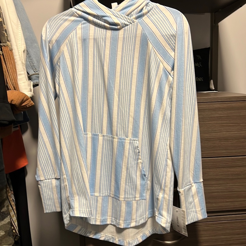 CLEARING MY CLOSET…. LuLaRoe Amber Hoodie Size Medoum NWT